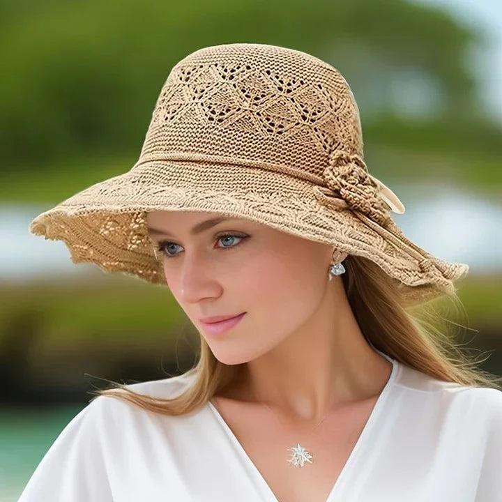 "Elegante zonnehoed met brede rand voor UV-bescherming, stijlvolle zomerse accessoire, beige kleur, lichtgewicht ontwerp."