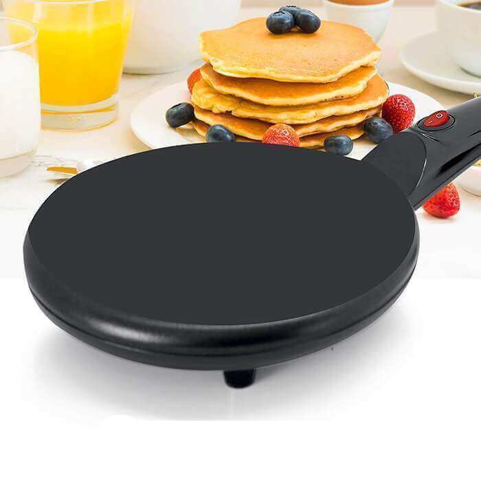 "Elektrische crêpe maker met antiaanbaklaag, groot kookoppervlak en compacte vorm; ideaal voor pannenkoeken en crêpes."