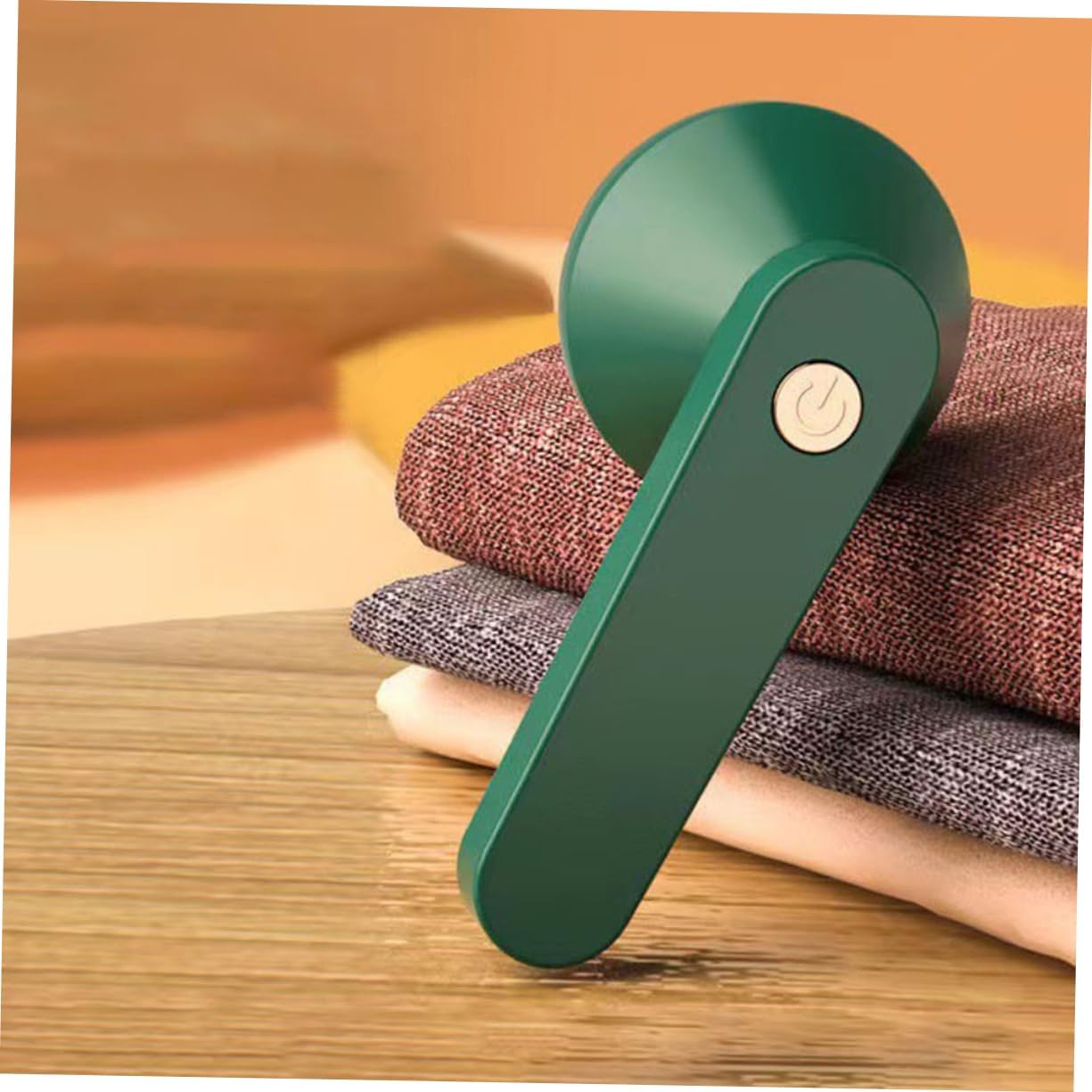 "Elektrische pluizenverwijderaar, wit/zwart, ergonomisch ontwerp, verwijdert pluisjes van kleding en meubels zonder beschadig