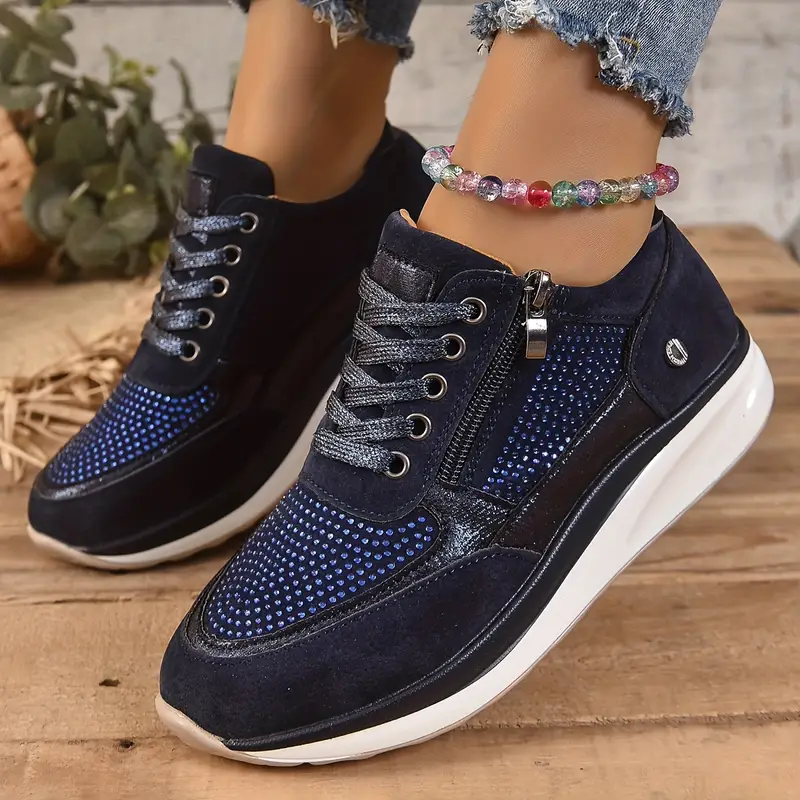 "Ergonomische damessneakers in grijs met ademende materialen, bieden stijl en comfort voor dagelijks gebruik."
