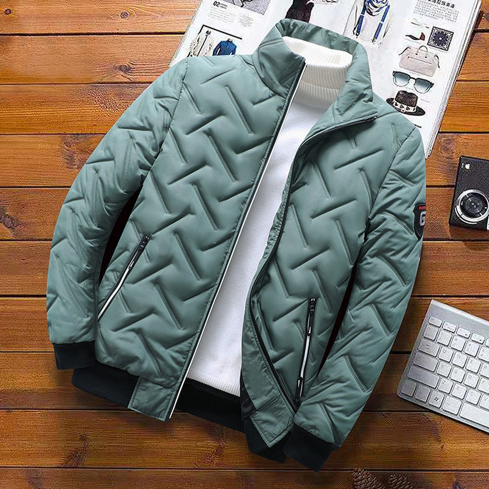 "Fabio gewatteerd herenjack, modieus en veelzijdig, ideaal voor casual looks in groen, wit/grijs en zwart."