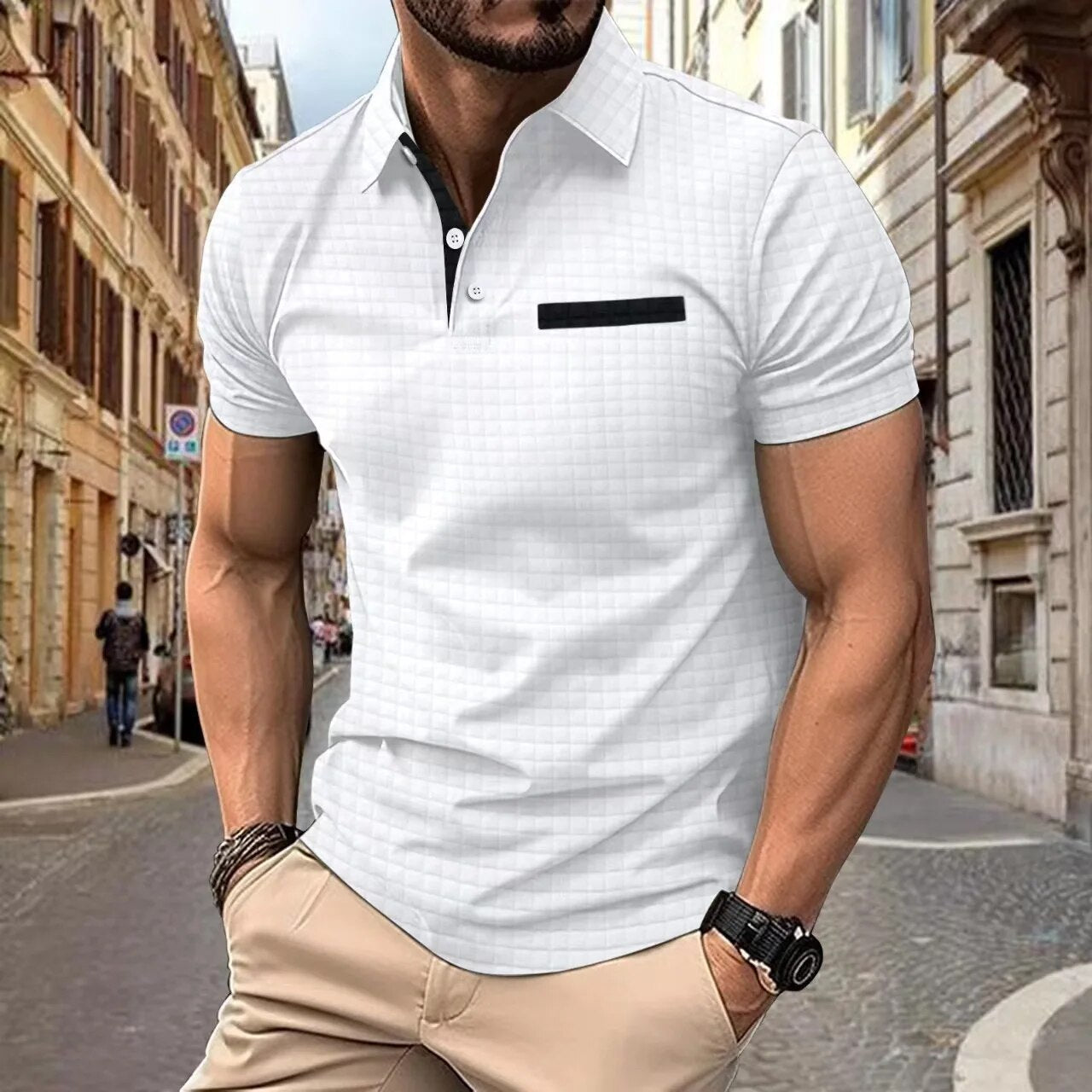"Geblokte herenpolo met klassieke stijl en comfort, ideaal voor kantoor of casual gebruik. Hoogwaardige, ademende stof."