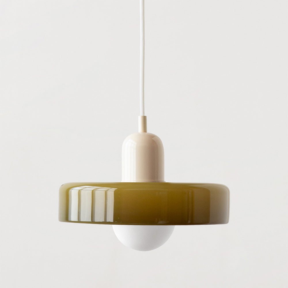 "Geometrische Bauhaus plafondlamp van glas in levendige kleuren, artistiek design voor moderne interieurs."