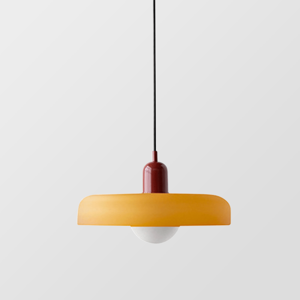 "Geometrische Bauhaus plafondlamp van glas in levendige kleuren, artistiek design voor moderne interieurs."