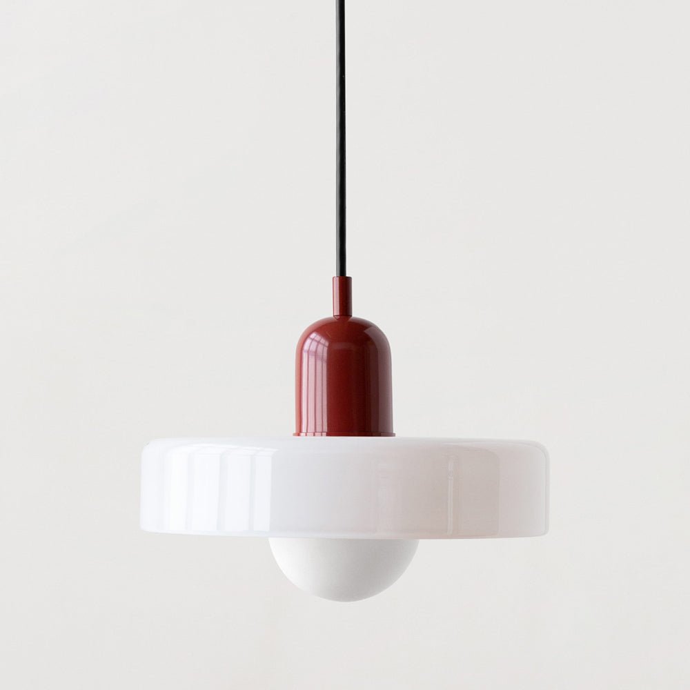 "Geometrische Bauhaus plafondlamp van glas in levendige kleuren, artistiek design voor moderne interieurs."