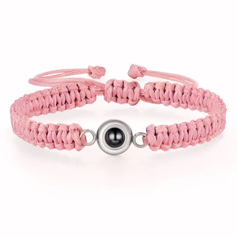 "Gepersonaliseerde foto projectie armband in zwart, unieke sieraden met verstelbaar ontwerp voor persoonlijke herinneringen."