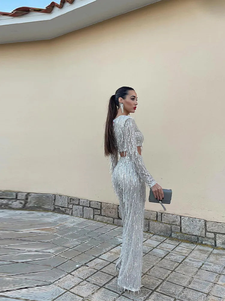 "Glamoureuze pailletten set met franjes, cropped top, wijde broek, sprankelend en perfect voor feestelijke gelegenheden."
