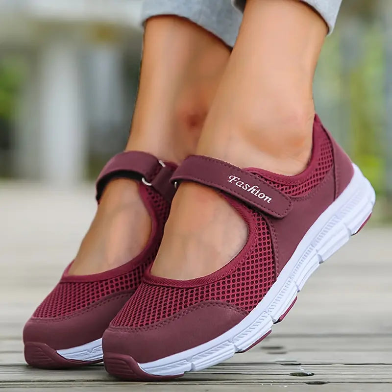 Grijze dames sneakers met klittenbandsluiting en open wreef; stijlvol, comfortabel en veelzijdig voor dagelijks gebruik.