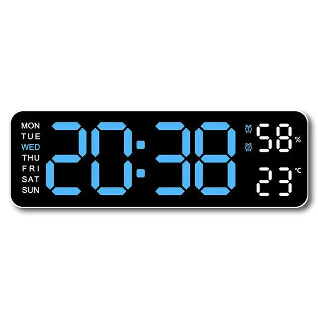 "Grote digitale wekker met multifunctioneel display, toont tijd, temperatuur en vochtigheid. USB-voeding, slank ontwerp."