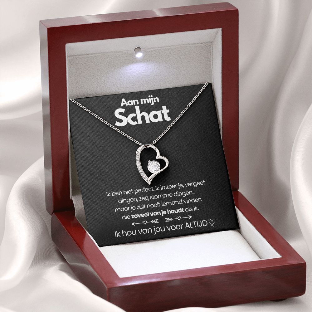 "Hartvormige ketting met sprankelende zirkonia's, verstelbare lengte, ideale elegante keuze voor liefdevolle gelegenheden."