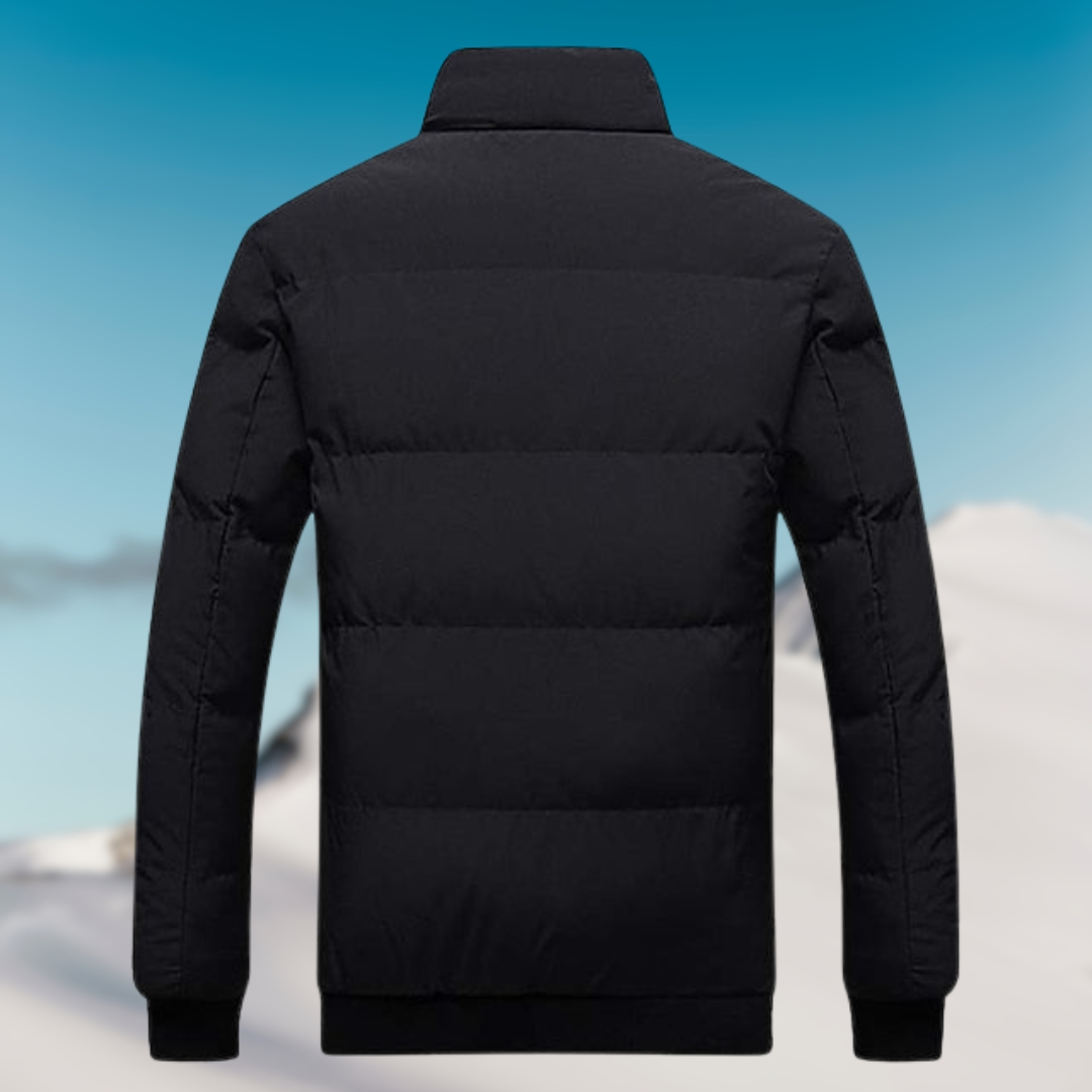 "Heren donsjack, warm, modieus, groen en rood, met ritssluiting en zakken, ontworpen voor winterse dagen."