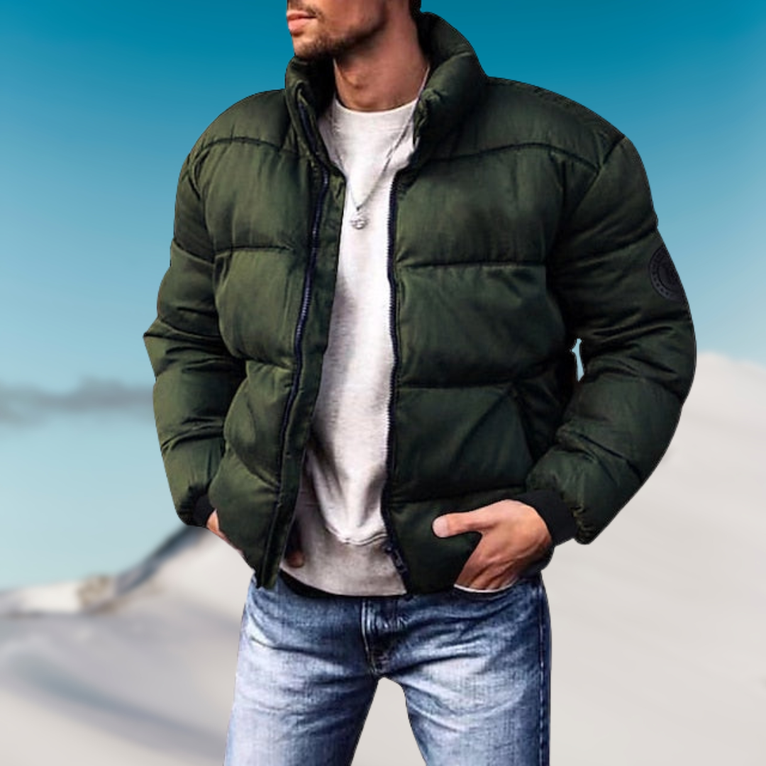 "Heren donsjack, warm, modieus, groen en rood, met ritssluiting en zakken, ontworpen voor winterse dagen."