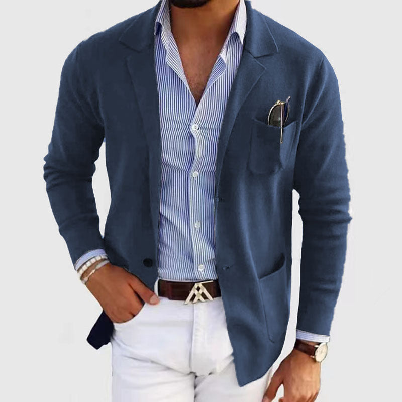 "Herenblazer met reverskraag en klepzakken in ademend polyester, ideaal voor zakelijke en casual looks."
