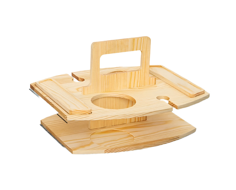 Houten draagbare picknickwijntafel met wijngleuven en ruime serveervakken voor snacks en wijn, ideaal voor buitengebruik.