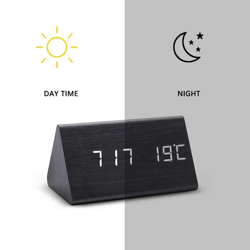 Houten wekker met LED-display, spraakbesturing en temperatuurweergave; elegant design voor elke moderne slaapkamer.
