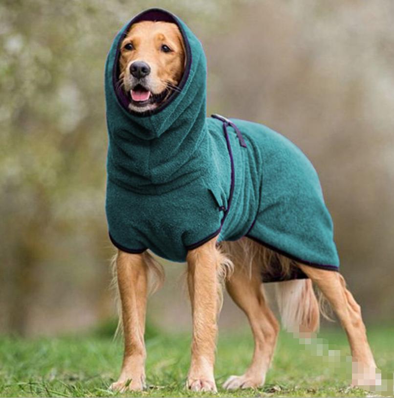 "Huisdier badjas van dik flanel in diverse kleuren, ideaal na baden voor het warm en droog houden van je huisdier."