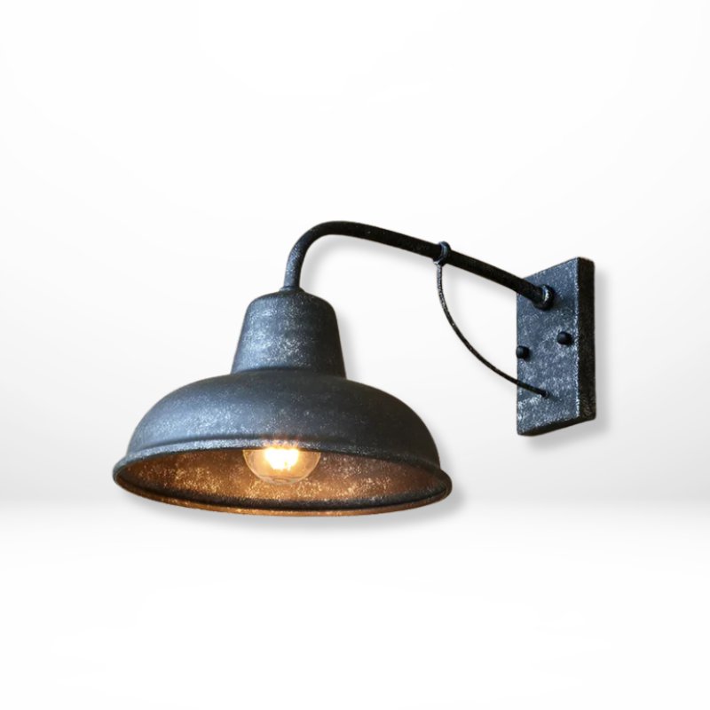 "Industriële zwarte metalen wandlamp met duurzaam ijzeren frame en antieke afwerking, geschikt voor moderne interieurs."