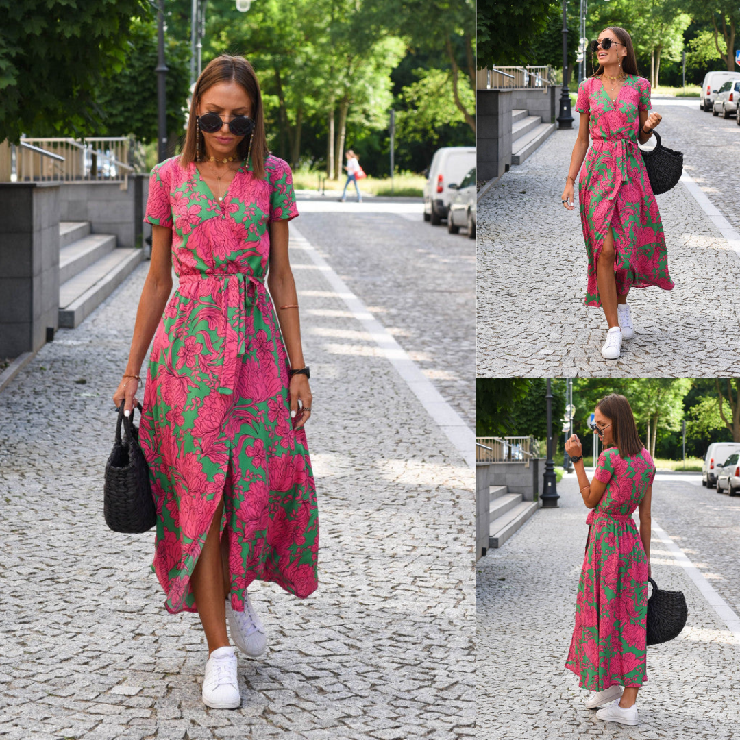 "Jade maxi jurk met levendige bloemenprint, V-hals en hoge split; ideale zomerse damesjurk voor strand of feest."