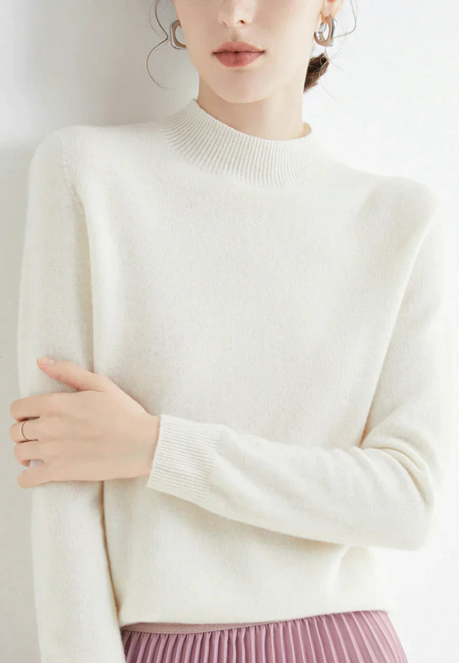 "Kasjmier trui Cindie, warmte en elegantie, zachte stof, diverse kleuren, klassieke damesstijl, ideaal voor elk seizoen."