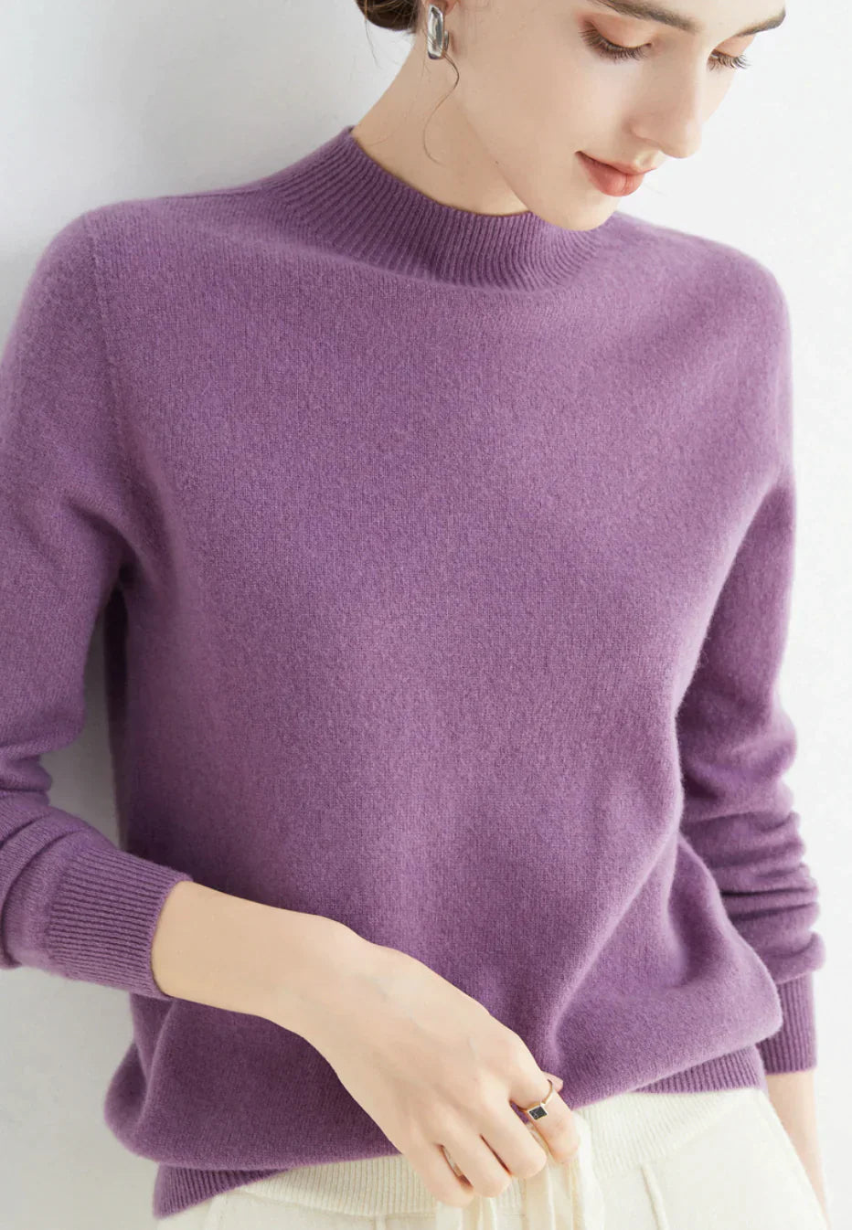 "Kasjmier trui Cindie, warmte en elegantie, zachte stof, diverse kleuren, klassieke damesstijl, ideaal voor elk seizoen."