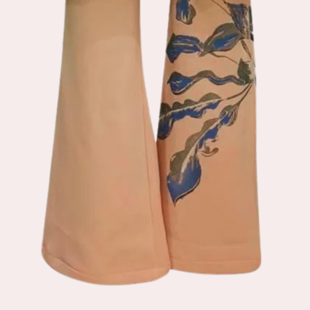 "Khaki driedelige dames set met broek, top en jas, elegant voor formeel en casual gebruik."