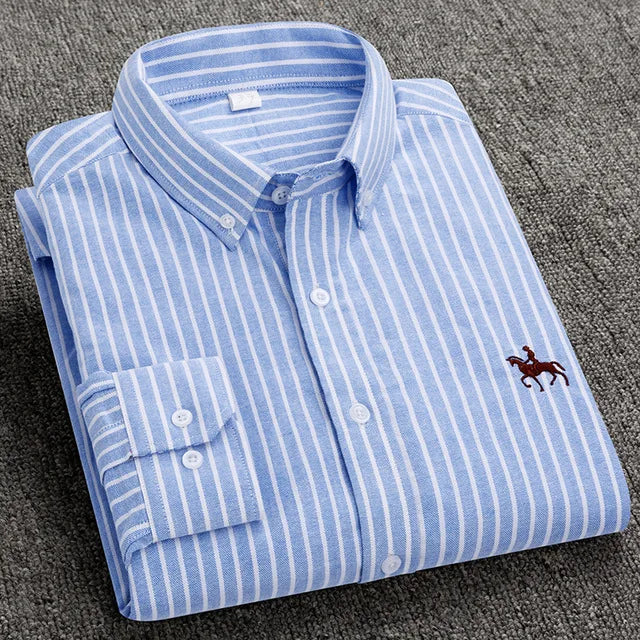 "Klassiek elegant herenoverhemd, blauw geruit, lange mouwen, lichtgewicht en veelzijdig voor elke gelegenheid."