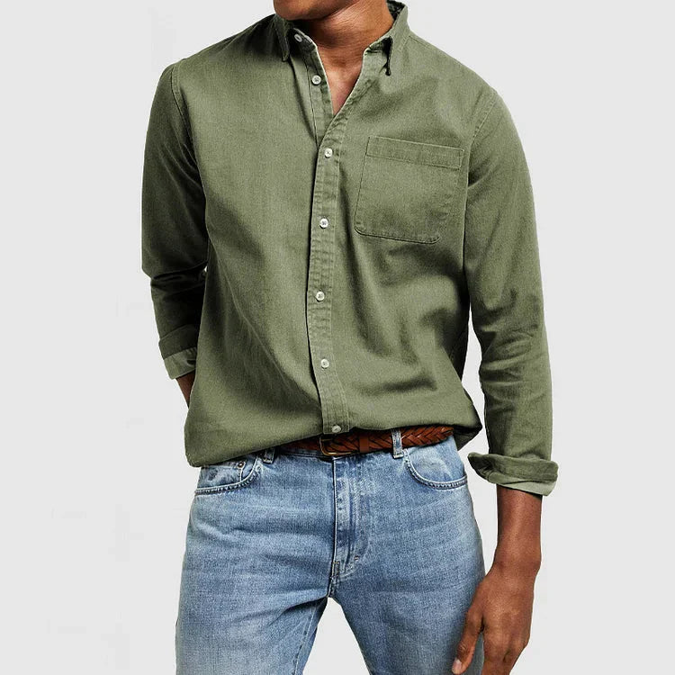 "Klassiek herenoverhemd van hoogwaardige katoen in diverse kleuren, perfect voor zakelijke en casual gelegenheden."