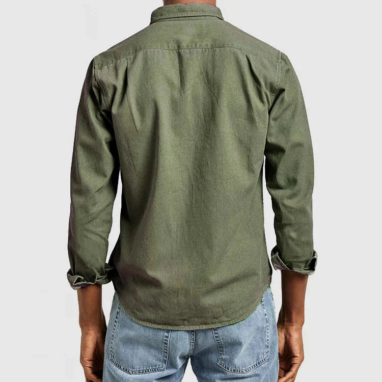 "Klassiek herenoverhemd van hoogwaardige katoen in diverse kleuren, perfect voor zakelijke en casual gelegenheden."