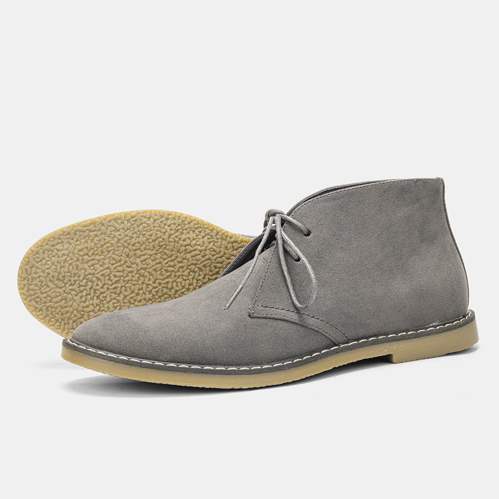 Klassieke desert boots voor heren in bruin suède, stijlvol en comfortabel met slipvaste zool, perfect voor elke gelegenheid.