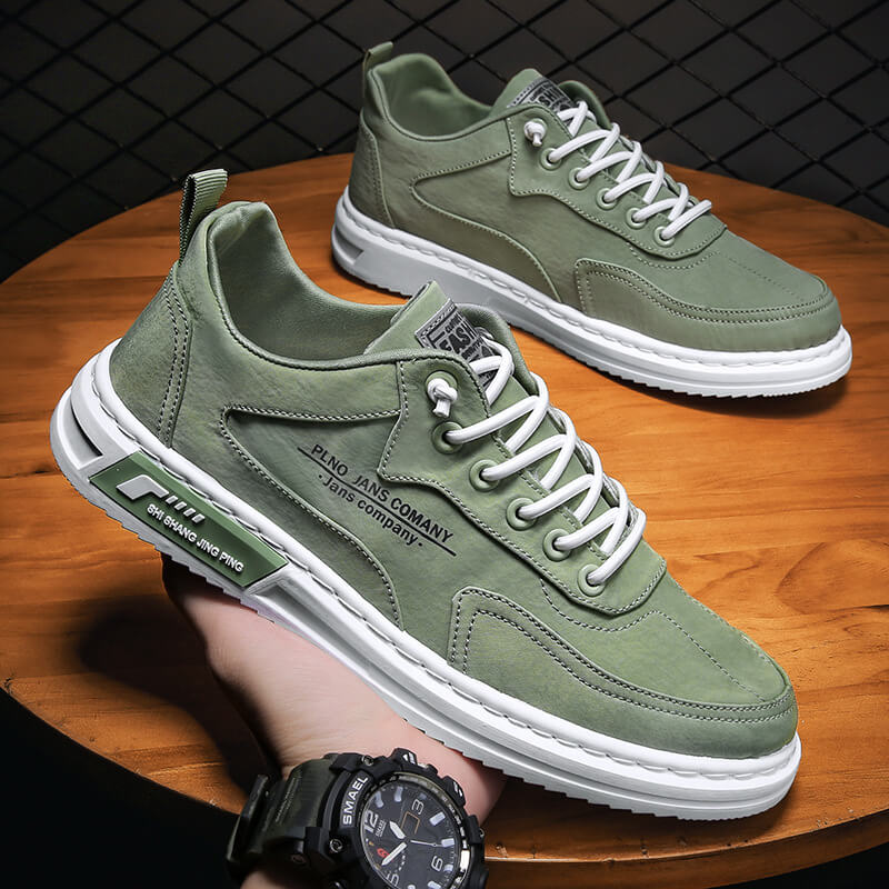 "Klassieke heren sneakers, ademend design, grijs; comfortabel en stijlvol met rubberen zolen voor grip."