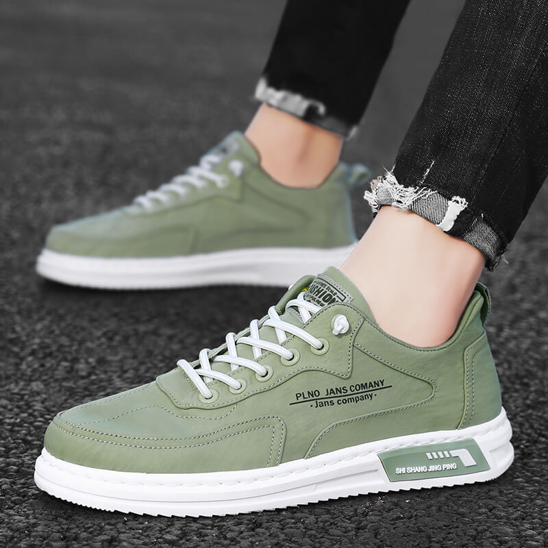"Klassieke heren sneakers, ademend design, grijs; comfortabel en stijlvol met rubberen zolen voor grip."