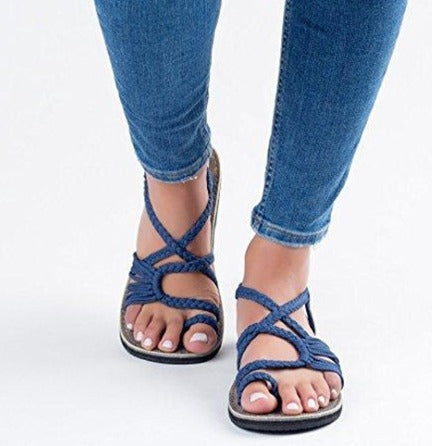 "Kleurrijke strand sandalen voor dames met verstelbare banden en comfortabele zool, perfect voor zomerse dagen op het strand.