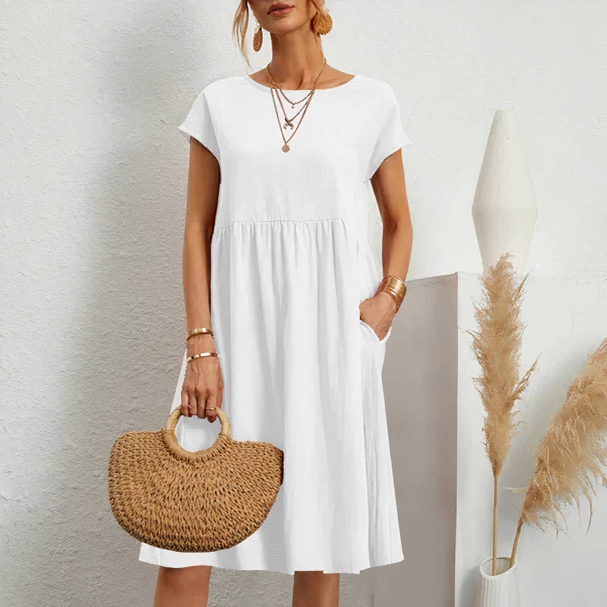 "Knielange zomerjurk dames in katoen met zakken, elegante en comfortabele pasvorm voor casual en feestelijke momenten."