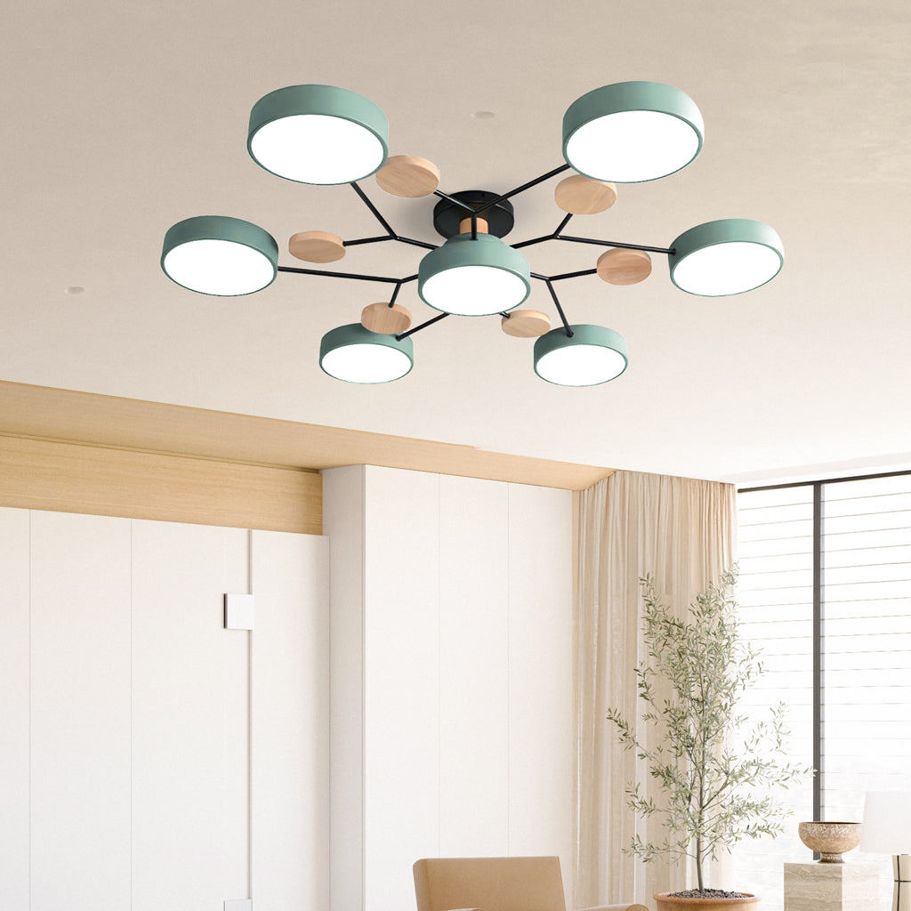 "LED plafondlamp modern Scandinavisch design, metaal en hout, artistieke lichttakken, warme en dimbare verlichting."