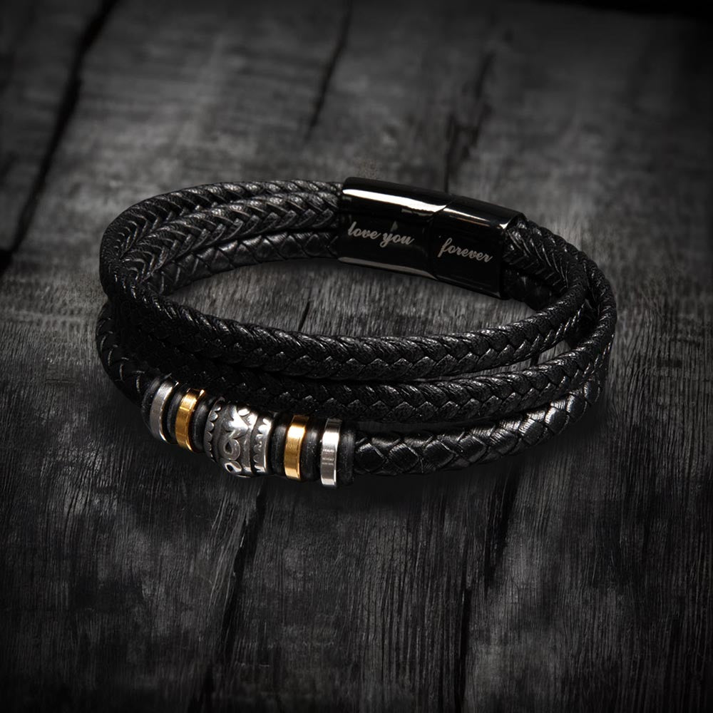"Leren armband voor zoon met 'Love You Forever' gravure, gemaakt van bruin leer en roestvrij staal, stijlvol en emotioneel."
