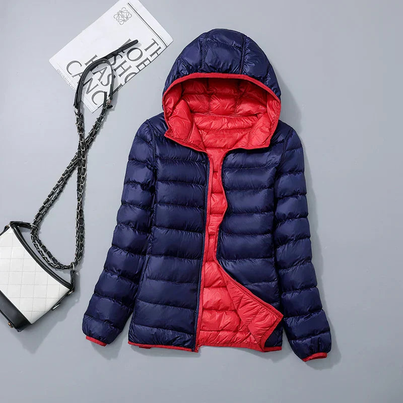 "Lichte donsjas dames met warme 80% eendendons vulling en capuchon, perfect voor herfst en winter, stijlvol ontworpen."