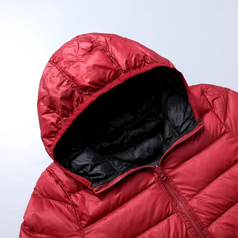 "Lichte donsjas dames met warme 80% eendendons vulling en capuchon, perfect voor herfst en winter, stijlvol ontworpen."
