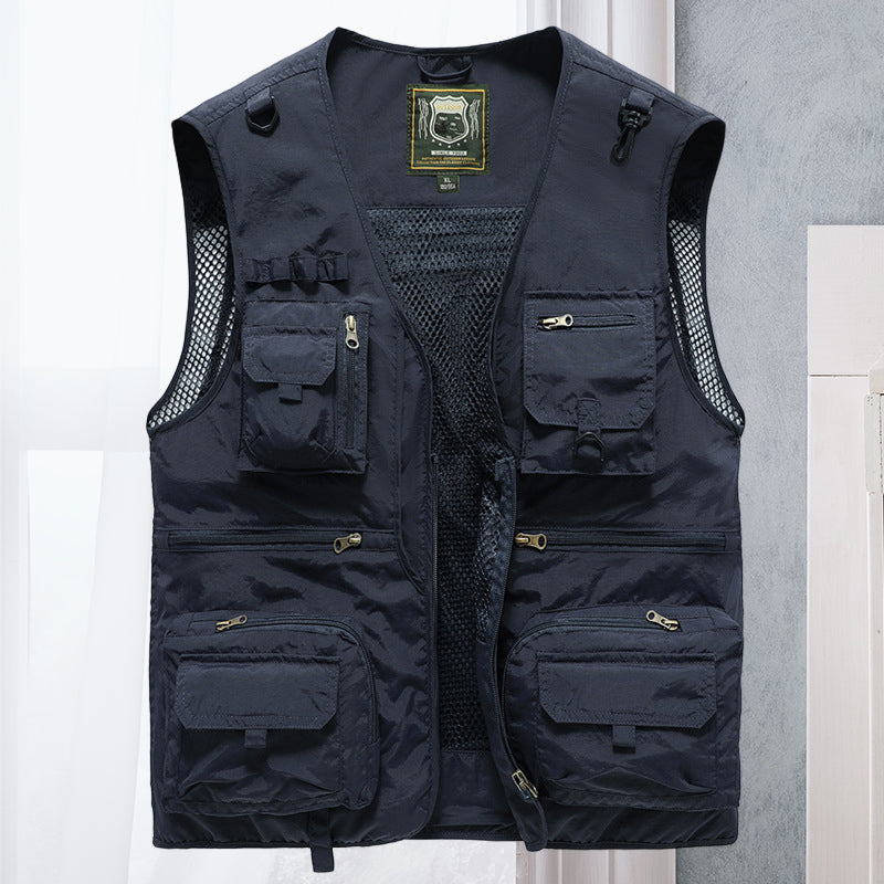 "Lichtgewicht ademend outdoorvest met meerdere zakken, ideaal voor wandelen en kamperen. Stijlvol en functioneel ontwerp."
