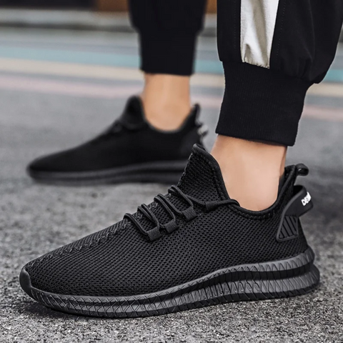 "Lichtgewicht orthopedische herenschoenen in zwart, ergonomisch ontwerp met ademend mesh, ideaal voor dagelijks comfort."