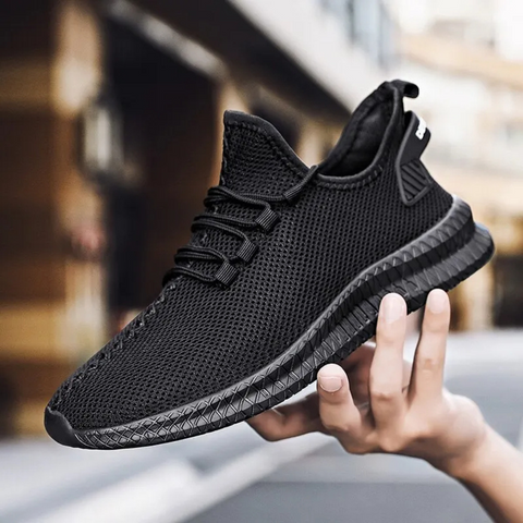 "Lichtgewicht orthopedische herenschoenen in zwart, ergonomisch ontwerp met ademend mesh, ideaal voor dagelijks comfort."