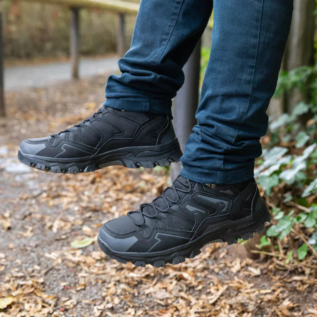 "Lichtgewicht wandelschoenen voor dames, stijlvol en robuust, geschikt voor avontuurlijke wandelingen in verschillende terrei