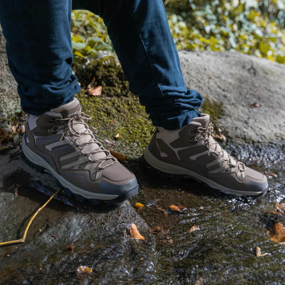 "Lichtgewicht wandelschoenen voor dames, stijlvol en robuust, geschikt voor avontuurlijke wandelingen in verschillende terrei