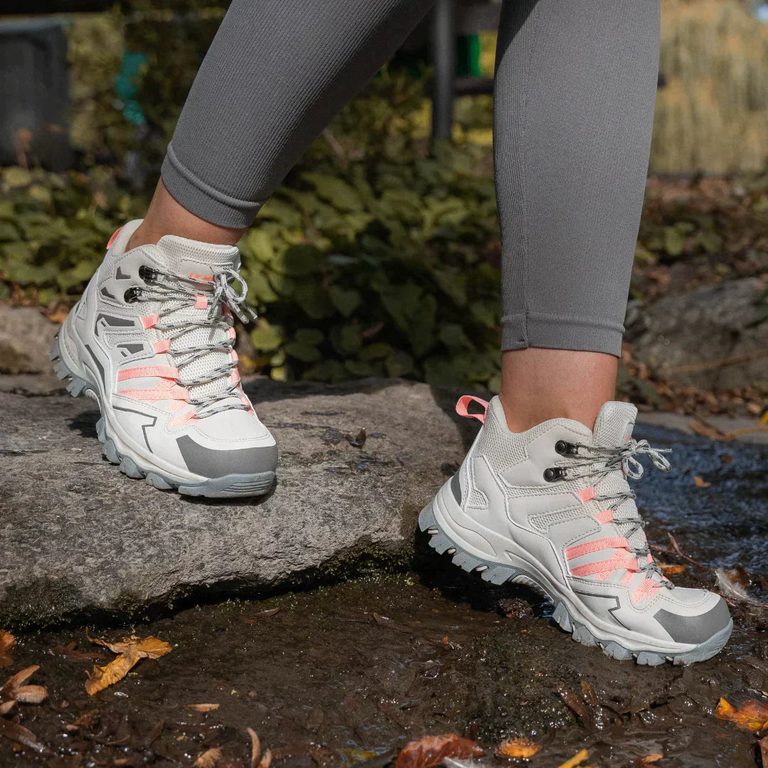 "Lichtgewicht wandelschoenen voor dames, stijlvol en robuust, geschikt voor avontuurlijke wandelingen in verschillende terrei