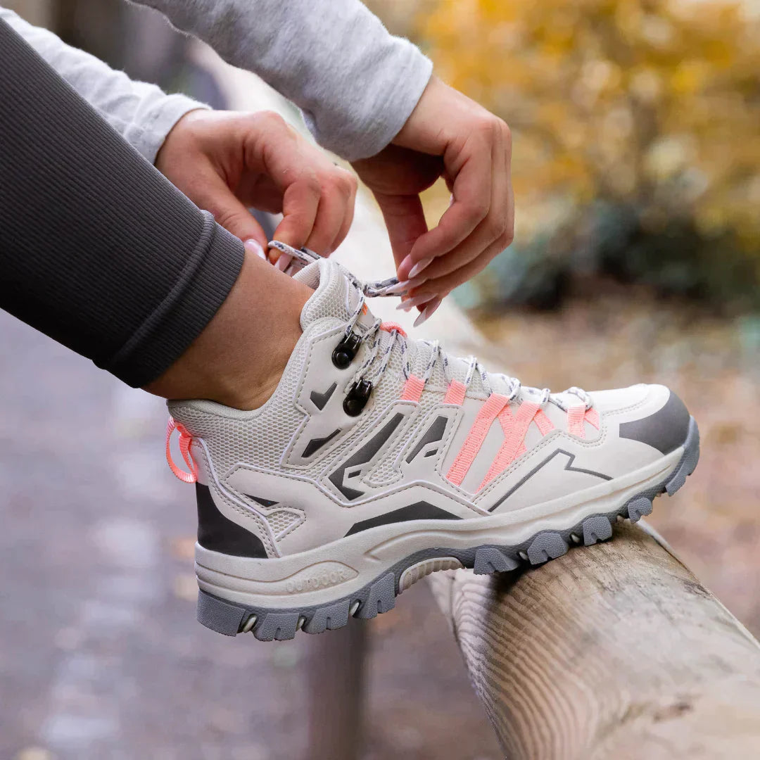 "Lichtgewicht wandelschoenen voor dames, stijlvol en robuust, geschikt voor avontuurlijke wandelingen in verschillende terrei
