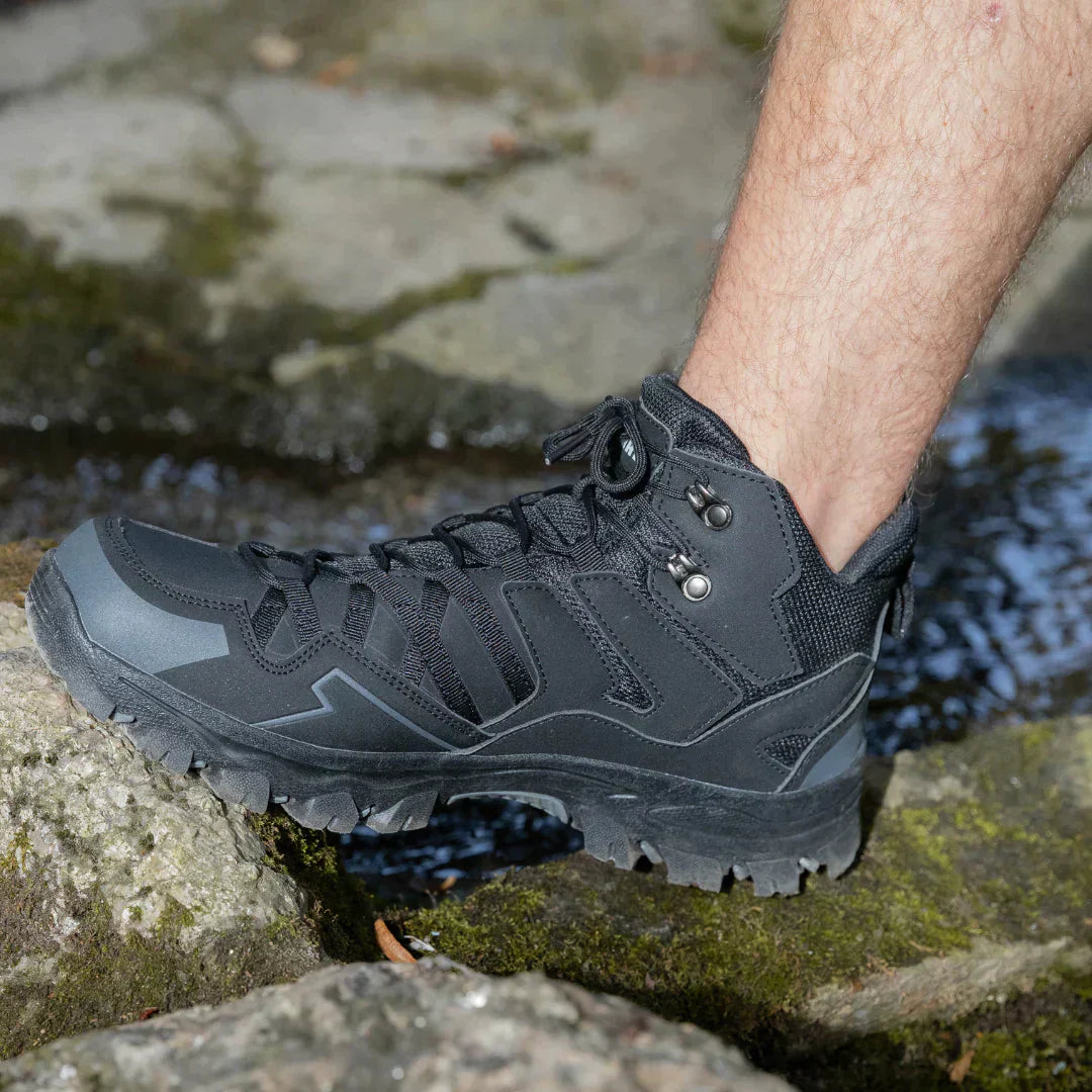 "Lichtgewicht wandelschoenen voor dames, stijlvol en robuust, geschikt voor avontuurlijke wandelingen in verschillende terrei