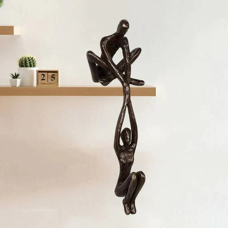 "Liefde en evenwicht sculptuur in bronzen hars, ideaal als unieke huisdecoratie voor tafels of schappen."
