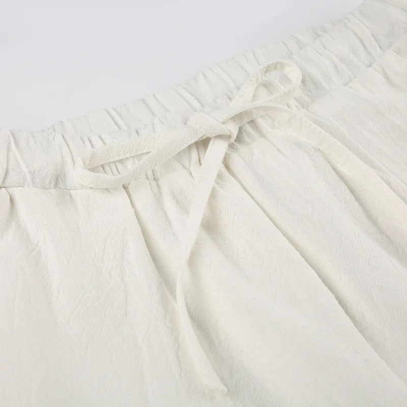 "Linnen dames zomerbroek met comfortabele pasvorm, chic design, luchtig en stijlvol, verkrijgbaar in neutrale kleuren."