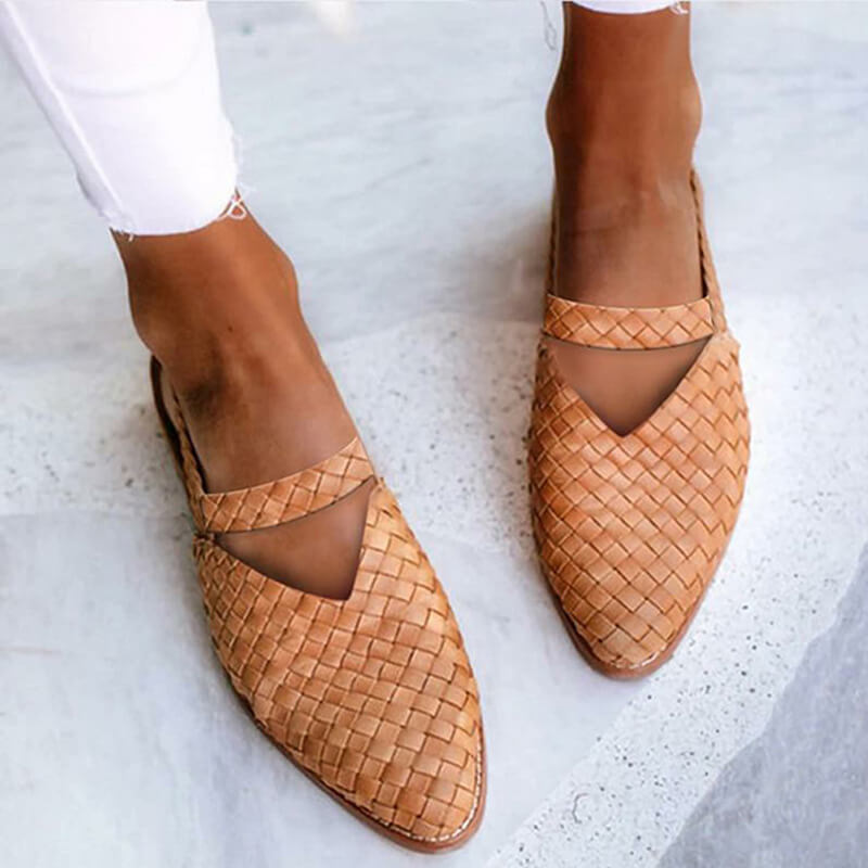 "Livia sandalen voor dames, comfortabel en stijlvol, met ergonomisch ontwerp. Verkrijgbaar in diverse opvallende kleuren."