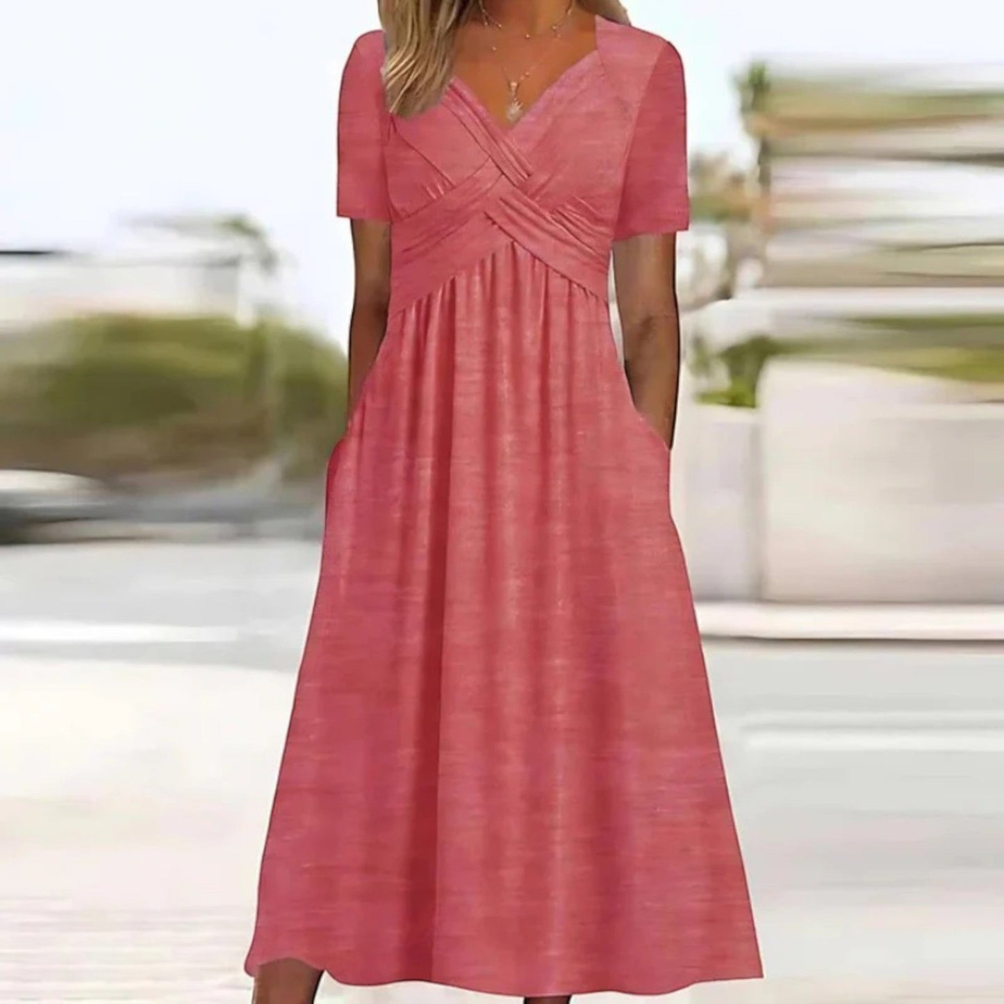"Luchtige A-lijn zomerkleed met V-hals en zakken, midi lengte, voor dames in een elegante, flatterende snit."