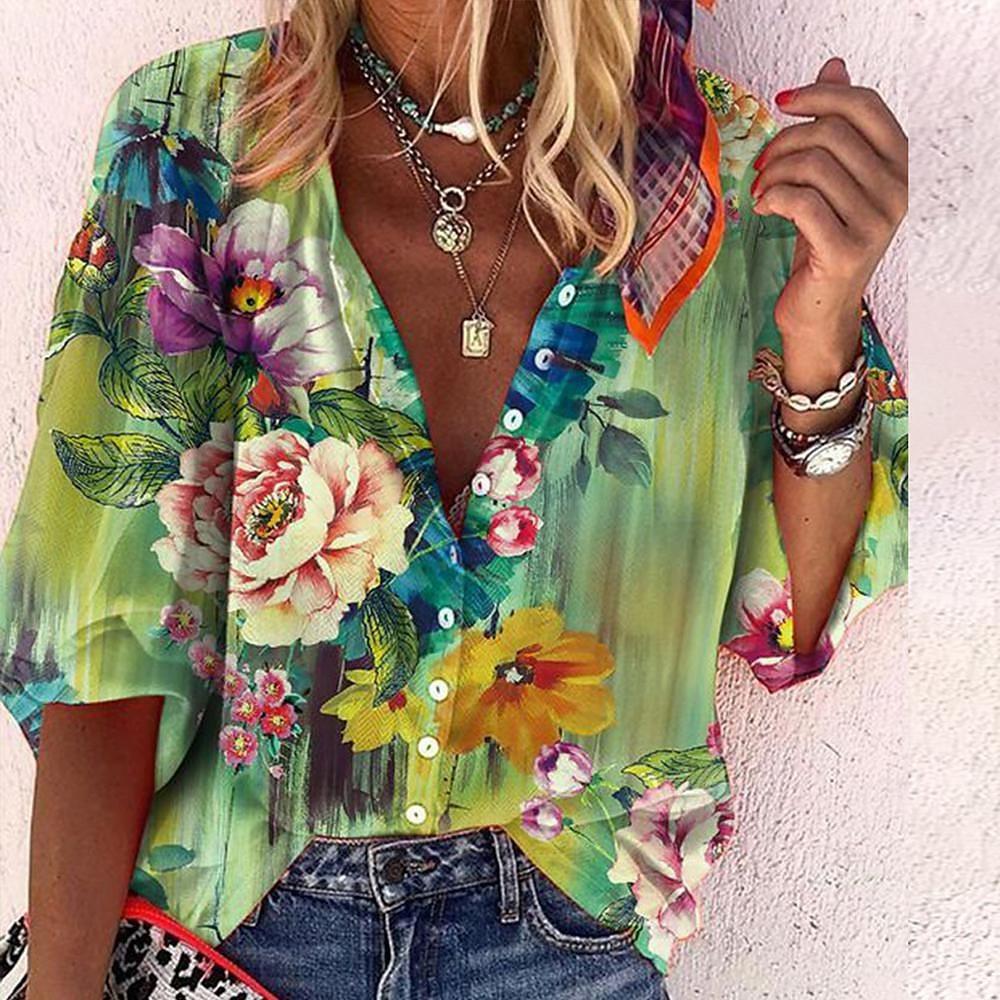 Luchtige boho-chic blouse voor dames met speelse plooien en vrolijke kleuren, perfect voor zomerse dagen.